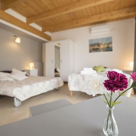 شقة Peperino Attic Flat تْشامبينو المظهر الخارجي الصورة