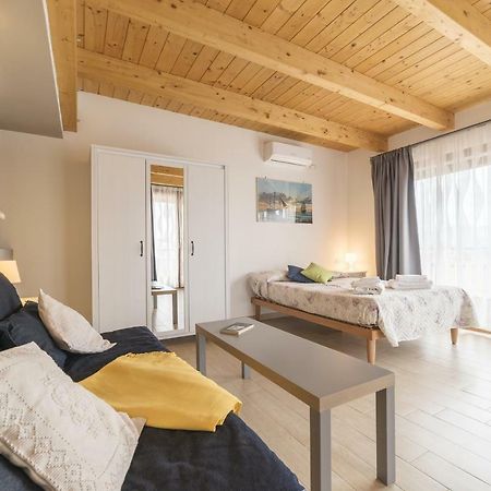 شقة Peperino Attic Flat تْشامبينو المظهر الخارجي الصورة
