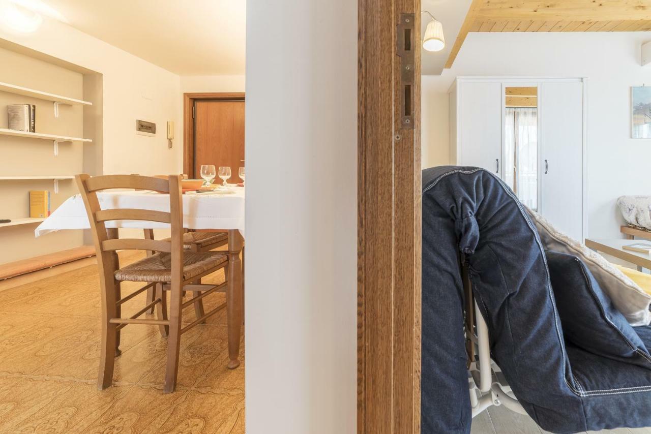 شقة Peperino Attic Flat تْشامبينو المظهر الخارجي الصورة