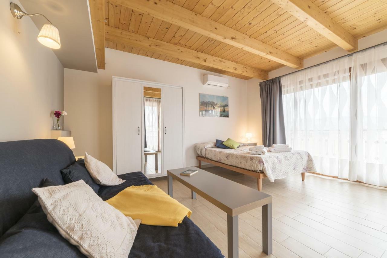 شقة Peperino Attic Flat تْشامبينو المظهر الخارجي الصورة
