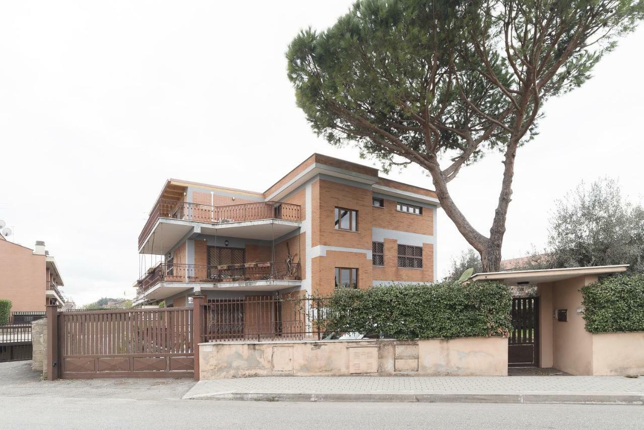 شقة Peperino Attic Flat تْشامبينو المظهر الخارجي الصورة