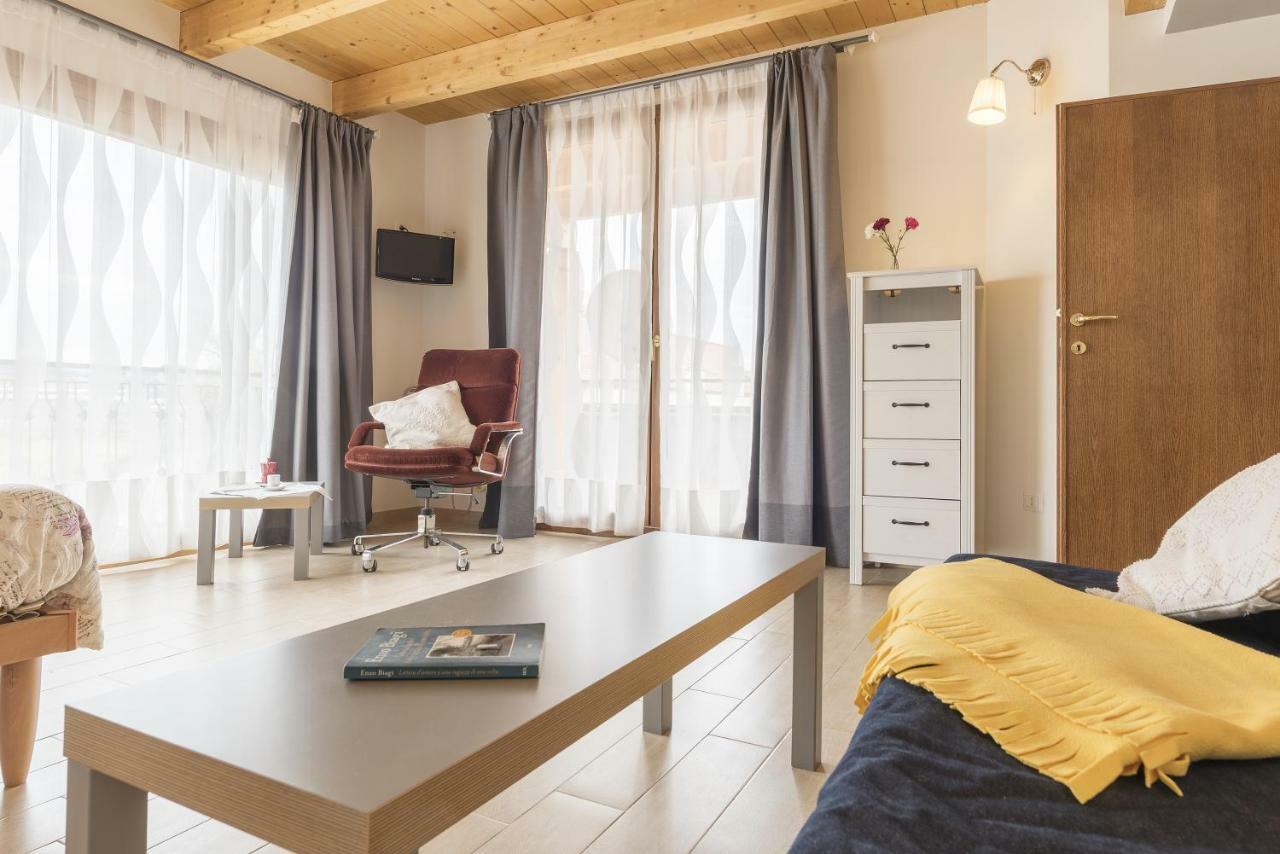 شقة Peperino Attic Flat تْشامبينو المظهر الخارجي الصورة