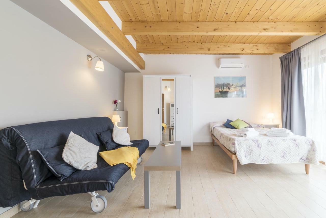 شقة Peperino Attic Flat تْشامبينو المظهر الخارجي الصورة