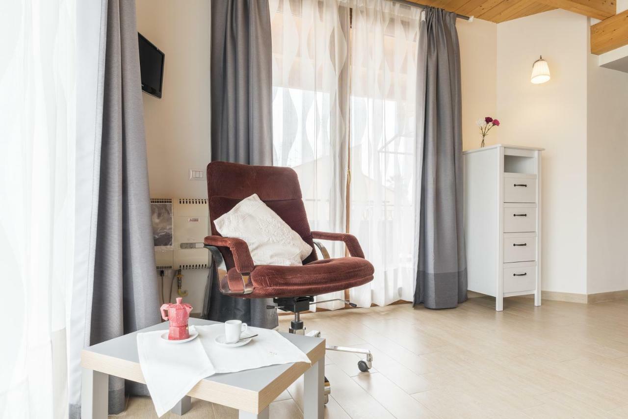 شقة Peperino Attic Flat تْشامبينو المظهر الخارجي الصورة